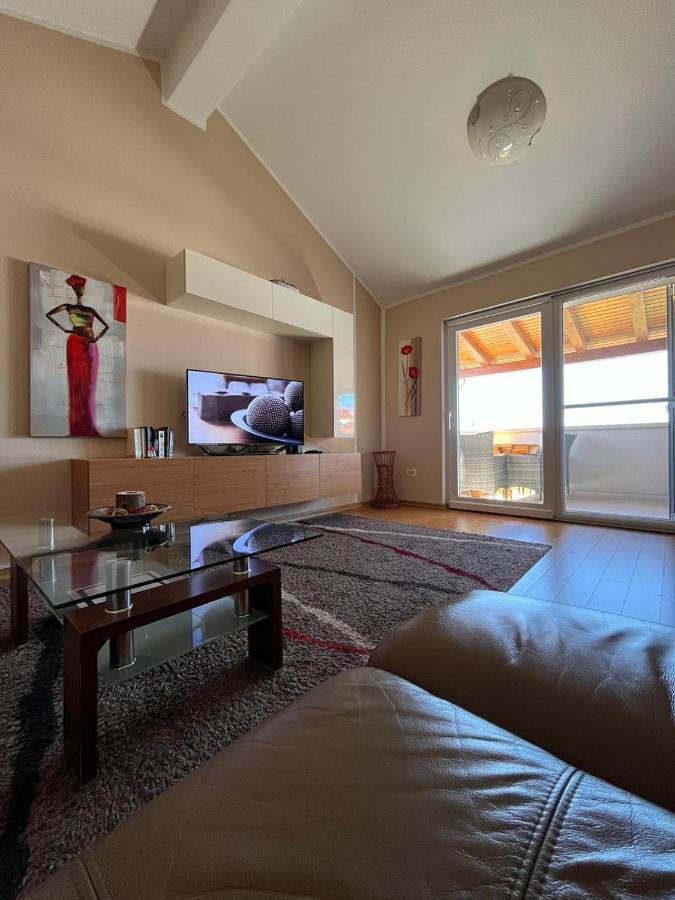 Apartment Four You *